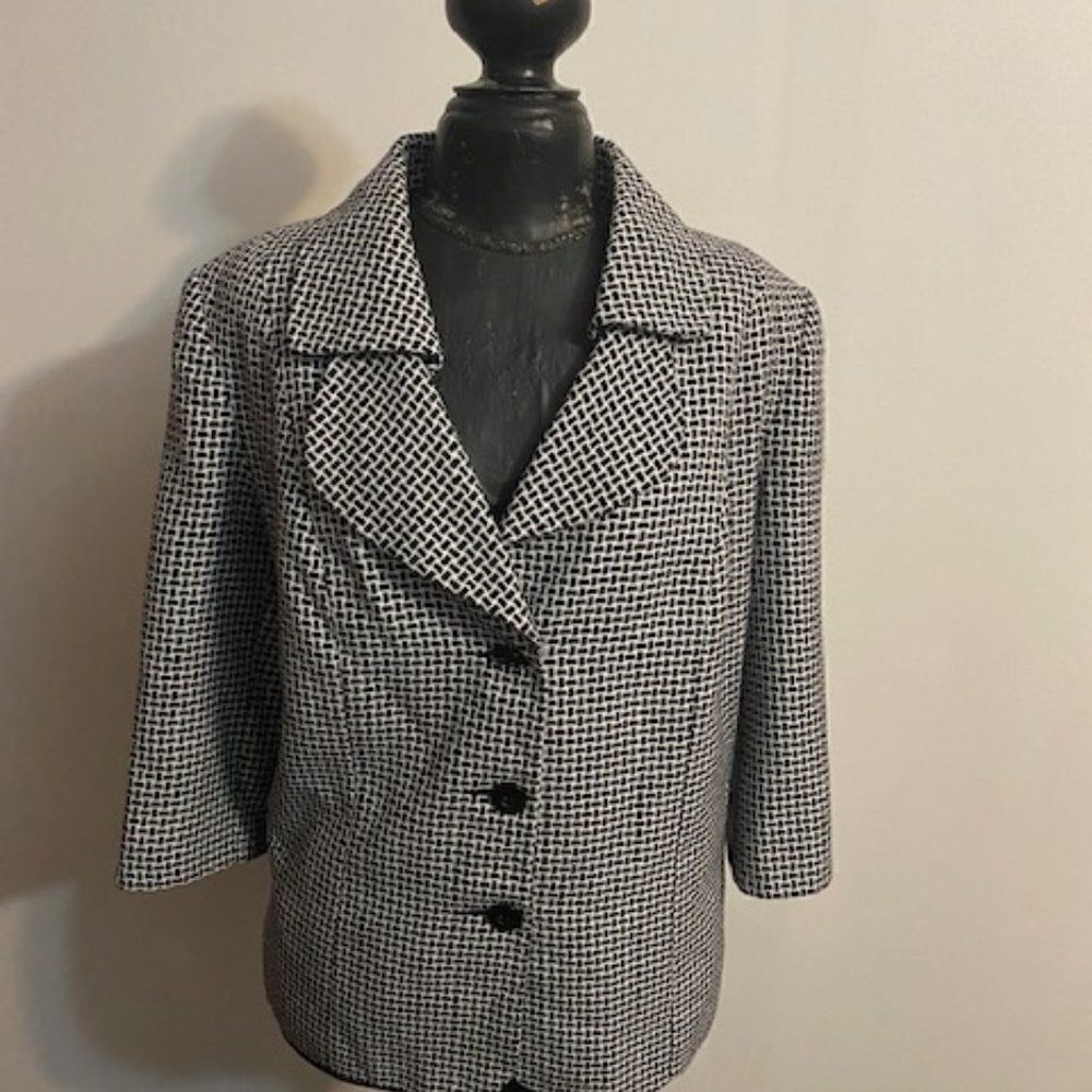 Investment || Black/White 3/4 sleeves Blazer, size 18W